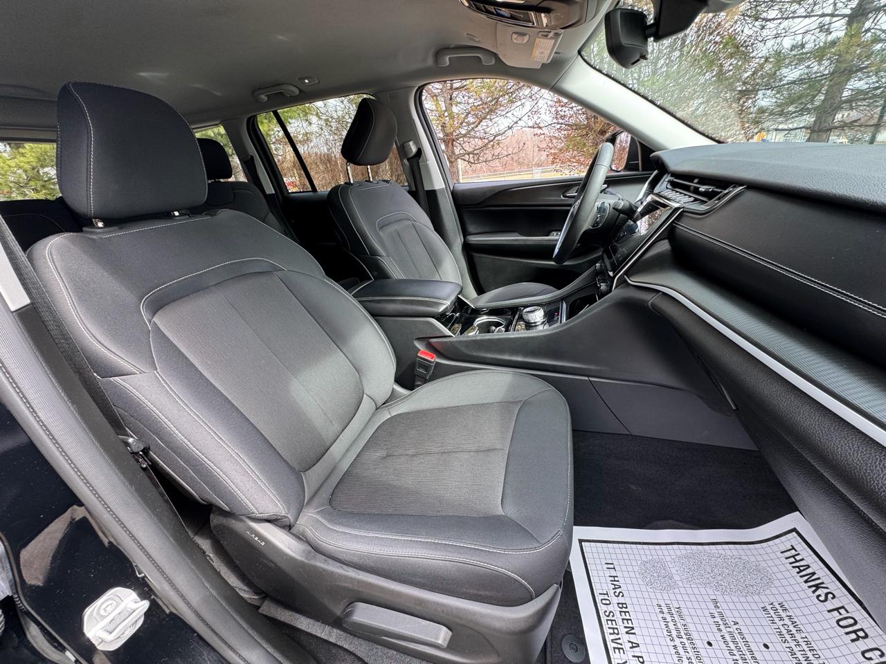 Jeep Grand Cherokee Laredo 4x4 2023