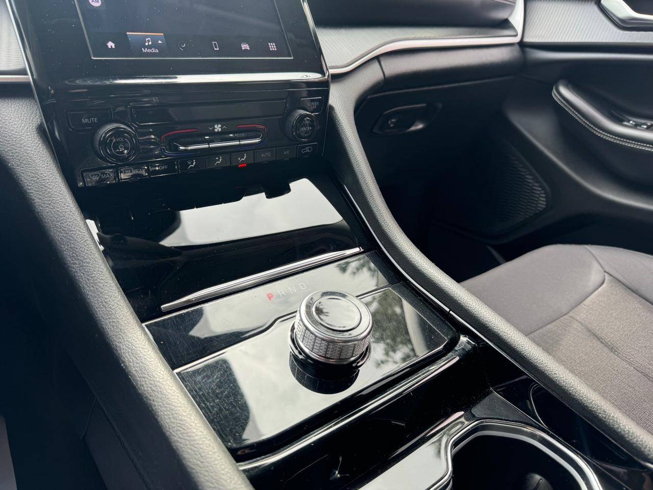 Jeep Grand Cherokee Laredo 4x4 2023