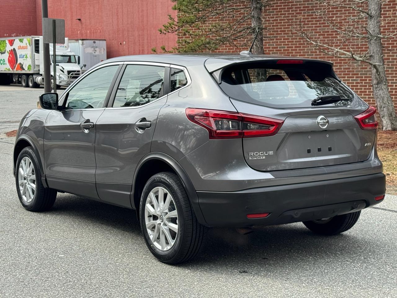 Nissan Rogue Sport  2021