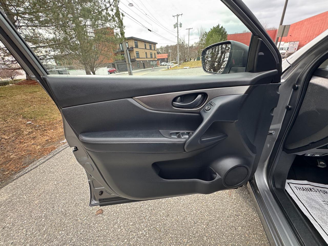 Nissan Rogue Sport  2021