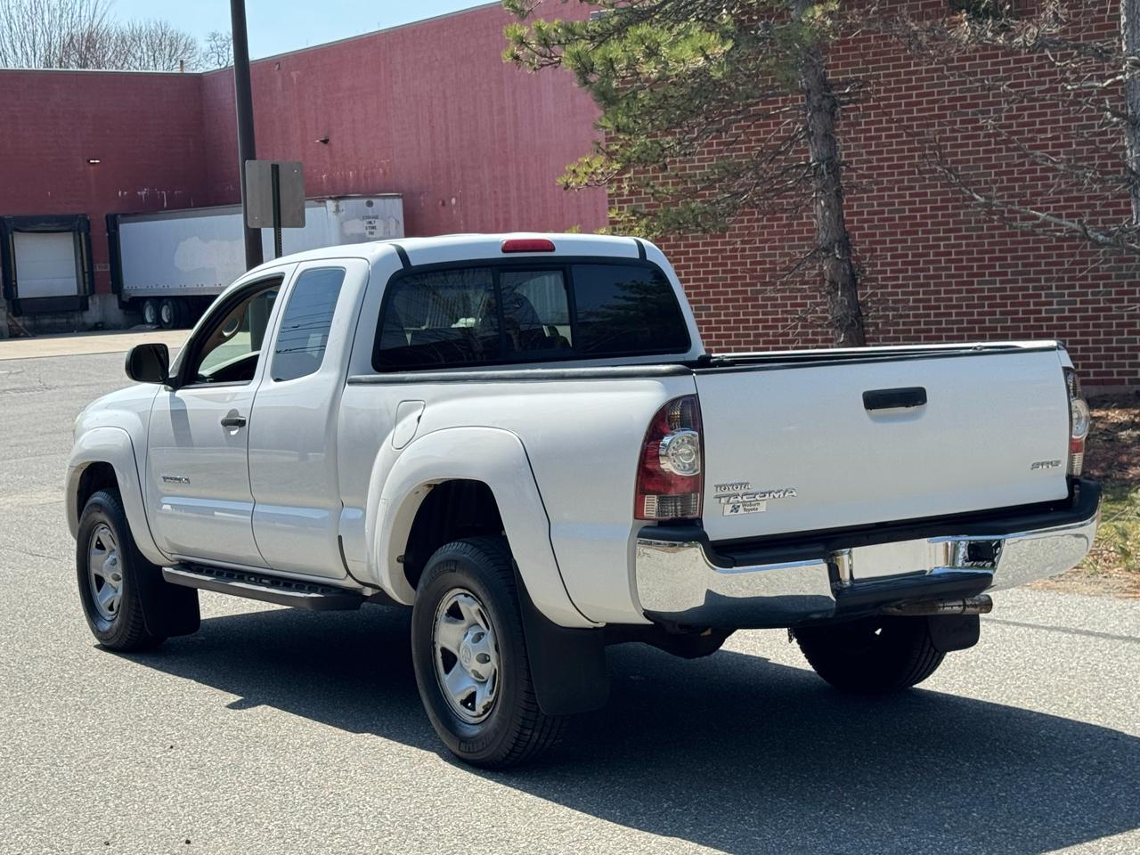 Toyota Tacoma 4WD Access I4 AT (Natl) 2011