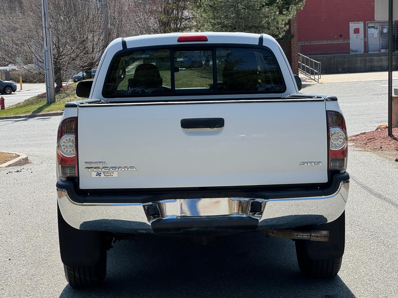 Toyota Tacoma 4WD Access I4 AT (Natl) 2011