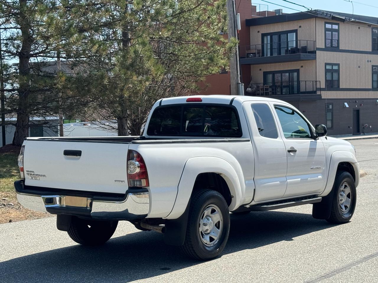 Toyota Tacoma 4WD Access I4 AT (Natl) 2011