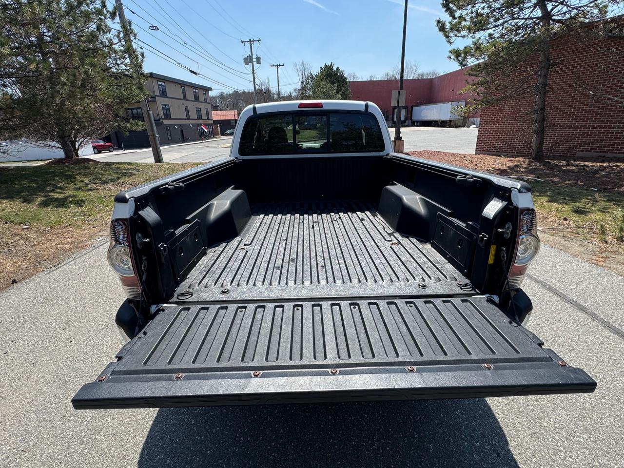 Toyota Tacoma 4WD Access I4 AT (Natl) 2011