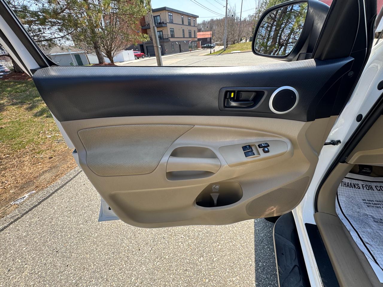 Toyota Tacoma 4WD Access I4 AT (Natl) 2011