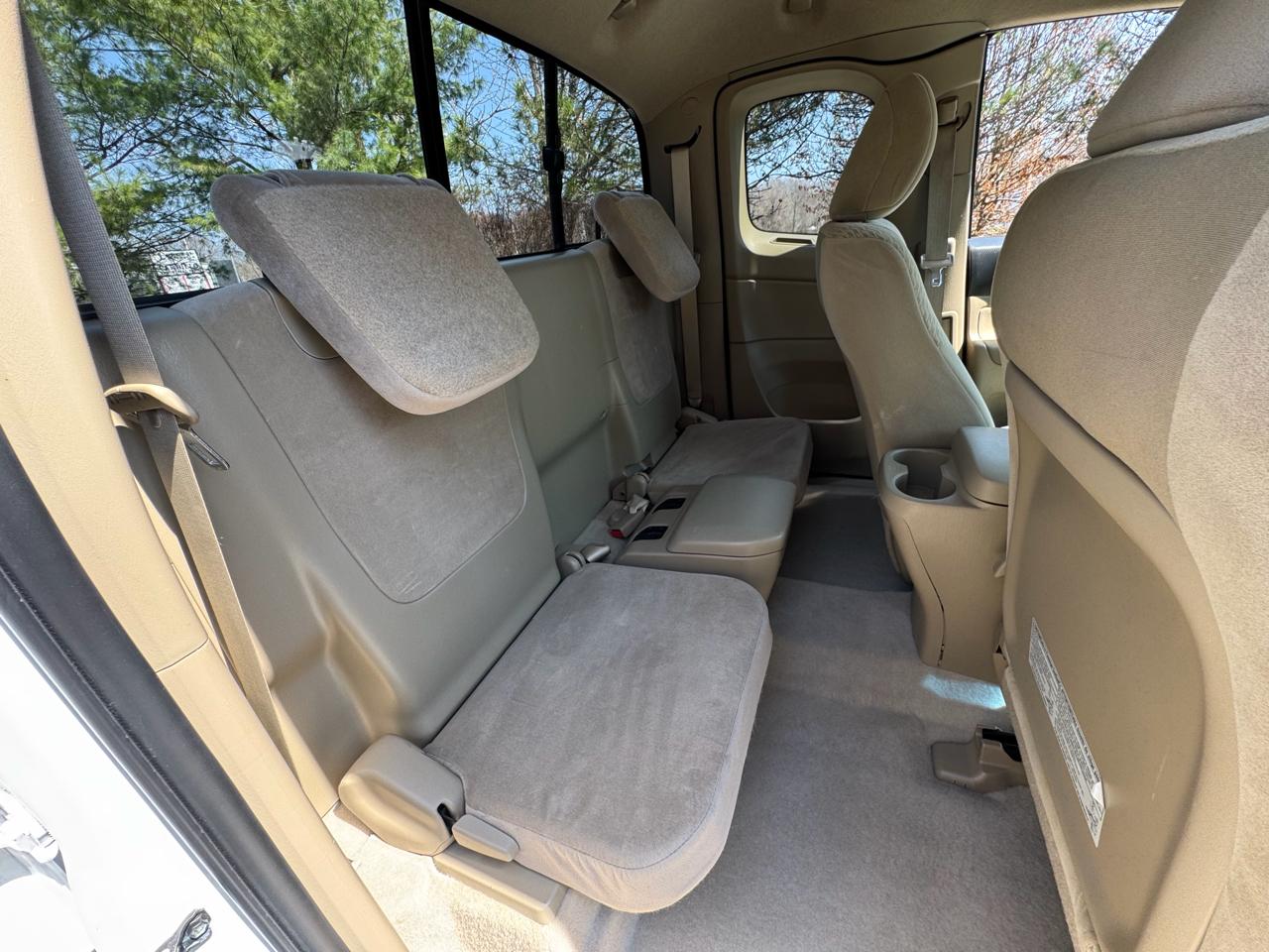 Toyota Tacoma 4WD Access I4 AT (Natl) 2011