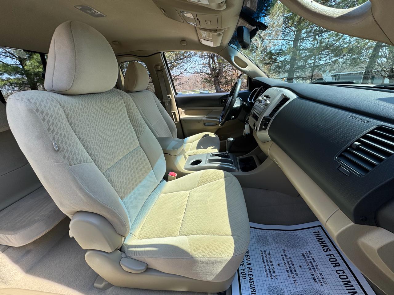 Toyota Tacoma 4WD Access I4 AT (Natl) 2011