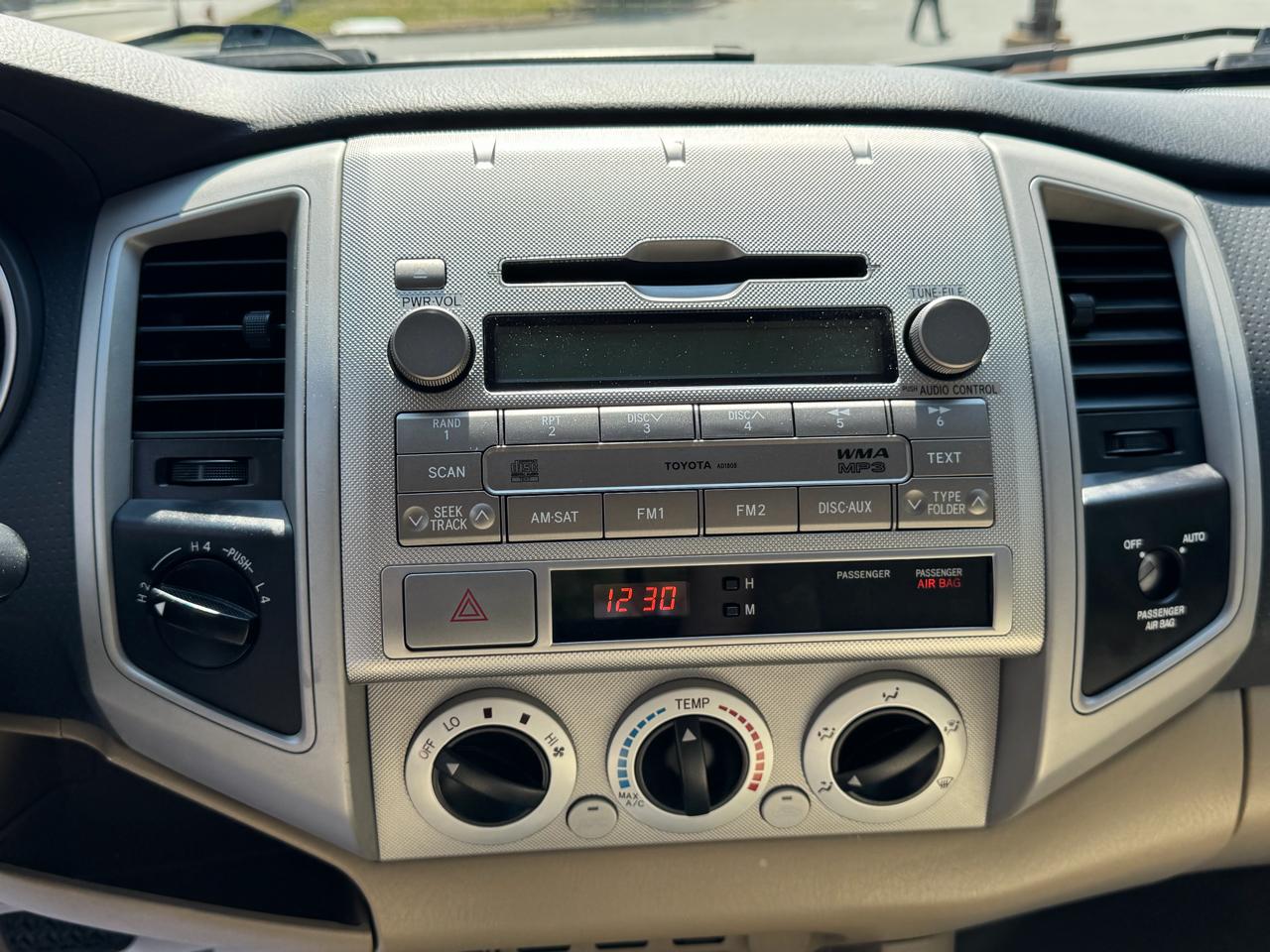 Toyota Tacoma 4WD Access I4 AT (Natl) 2011