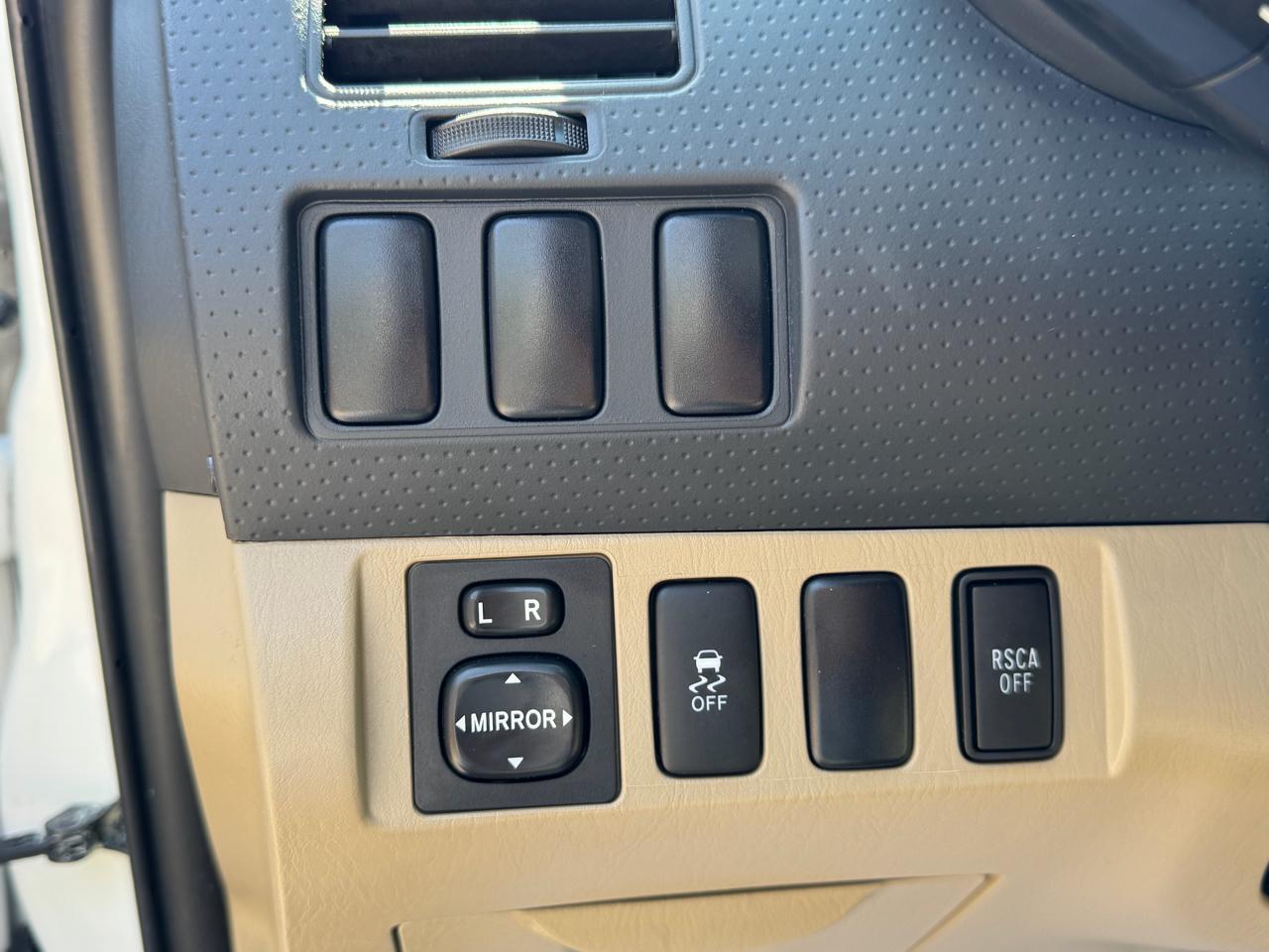 Toyota Tacoma 4WD Access I4 AT (Natl) 2011