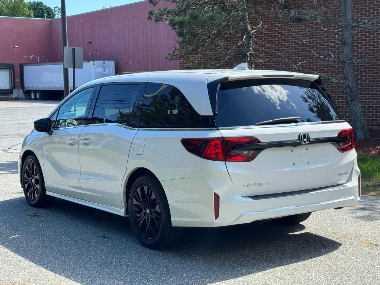 Honda Odyssey Sport-L Auto 2025