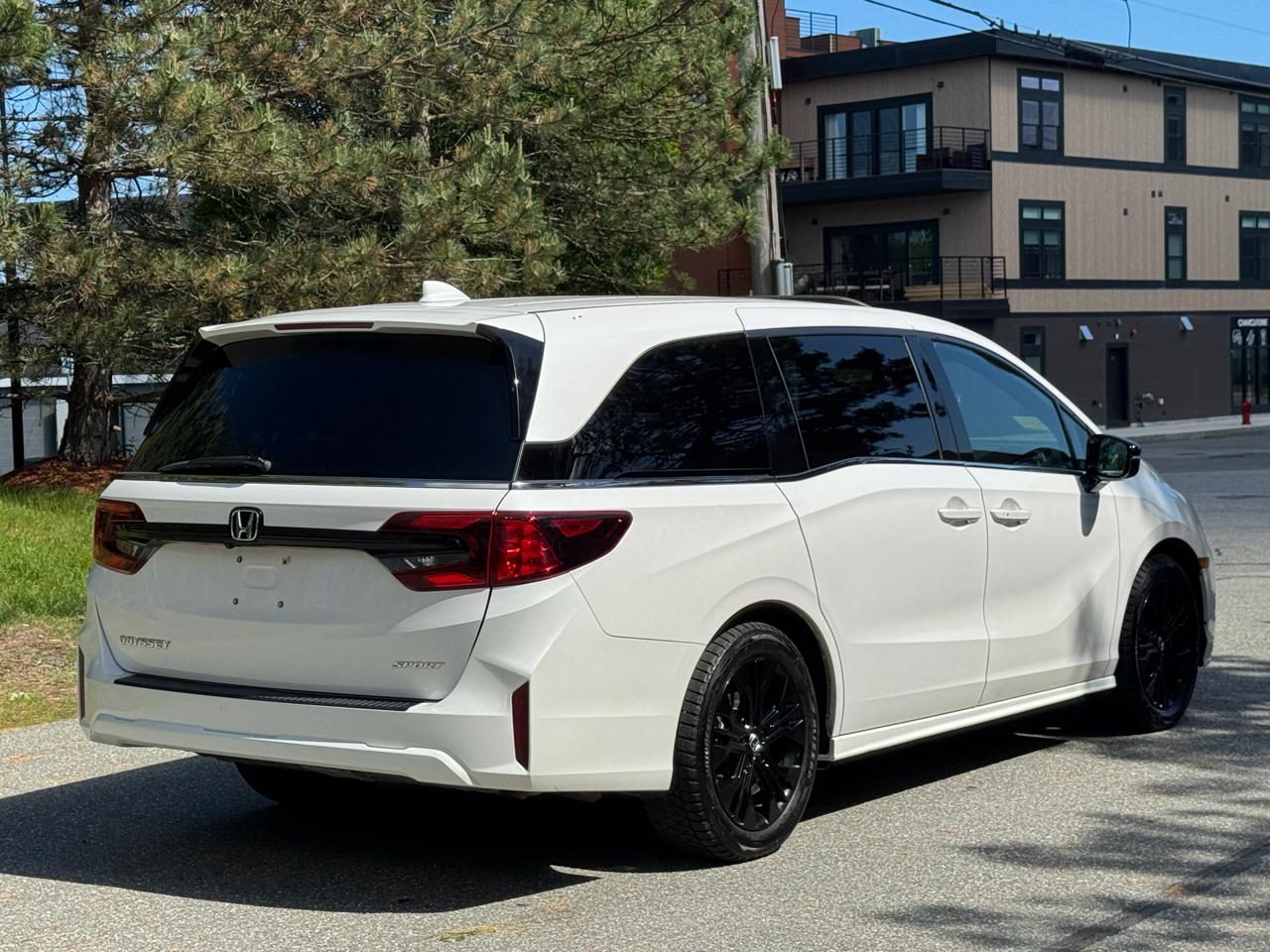 Honda Odyssey Sport-L Auto 2025