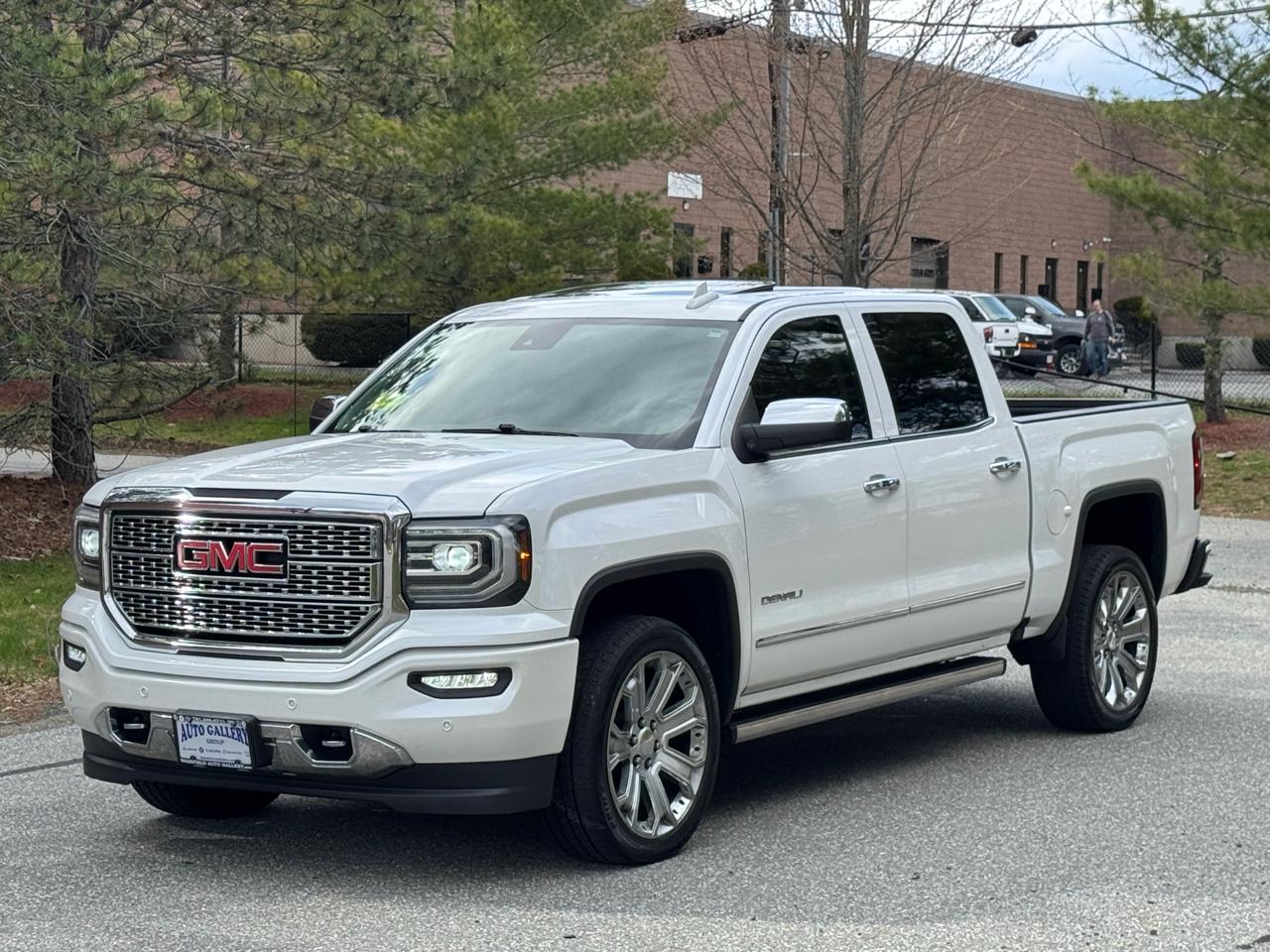 GMC Sierra 1500 4WD Crew Cab 143.5" Denali 2017