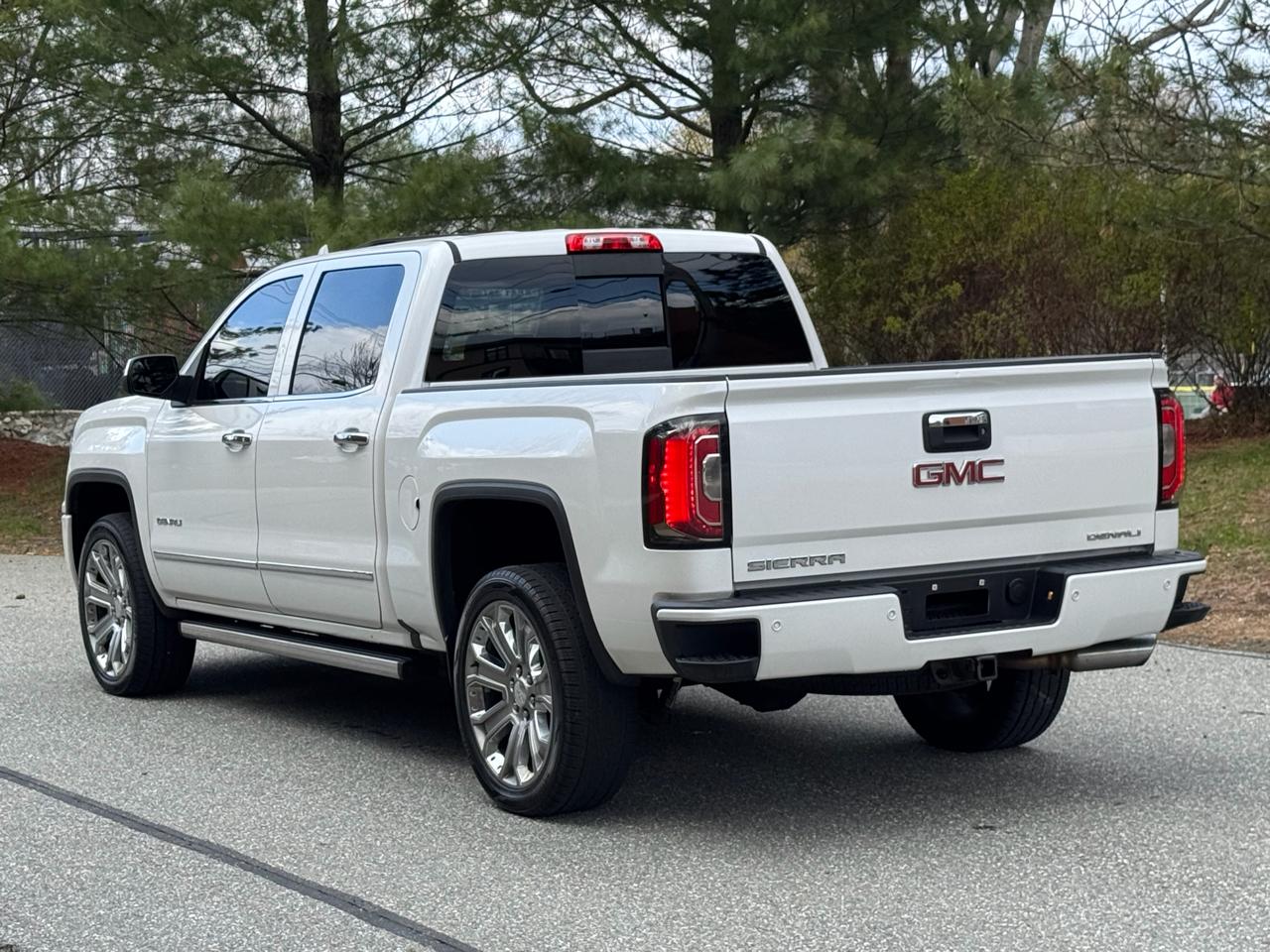 GMC Sierra 1500 4WD Crew Cab 143.5" Denali 2017