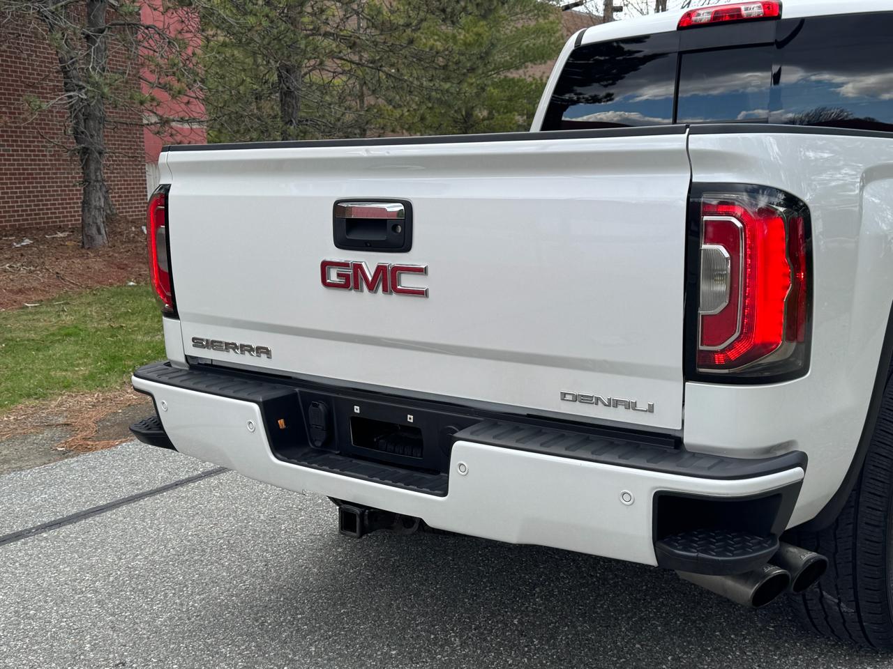 GMC Sierra 1500 4WD Crew Cab 143.5" Denali 2017
