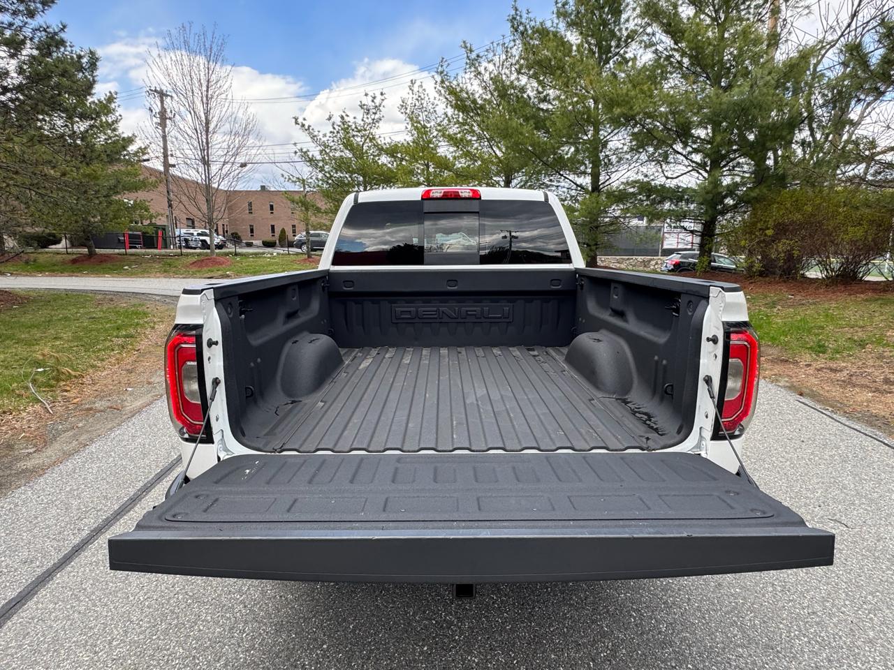 GMC Sierra 1500 4WD Crew Cab 143.5" Denali 2017