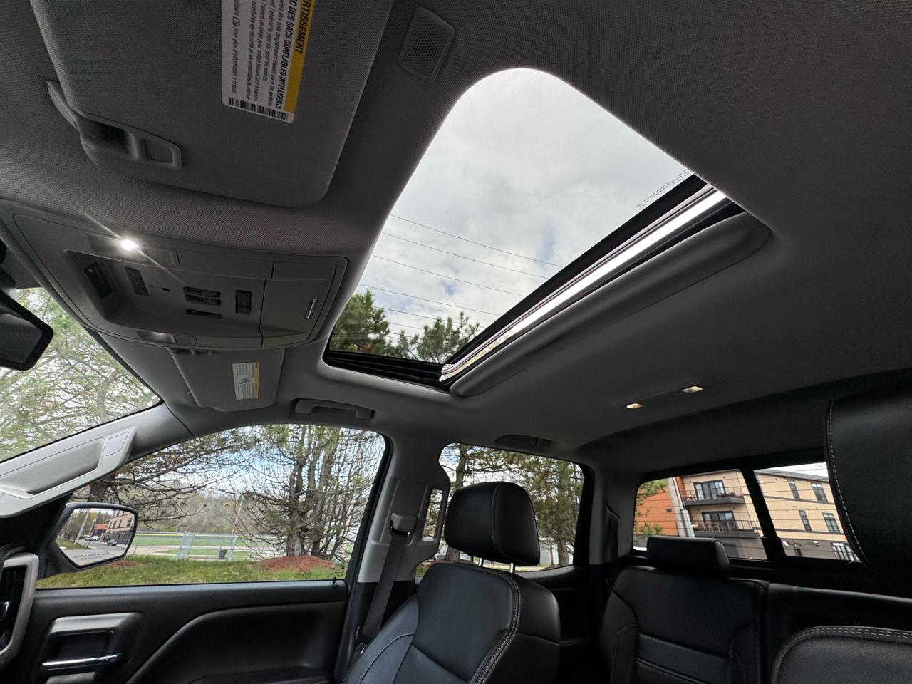 GMC Sierra 1500 4WD Crew Cab 143.5" Denali 2017