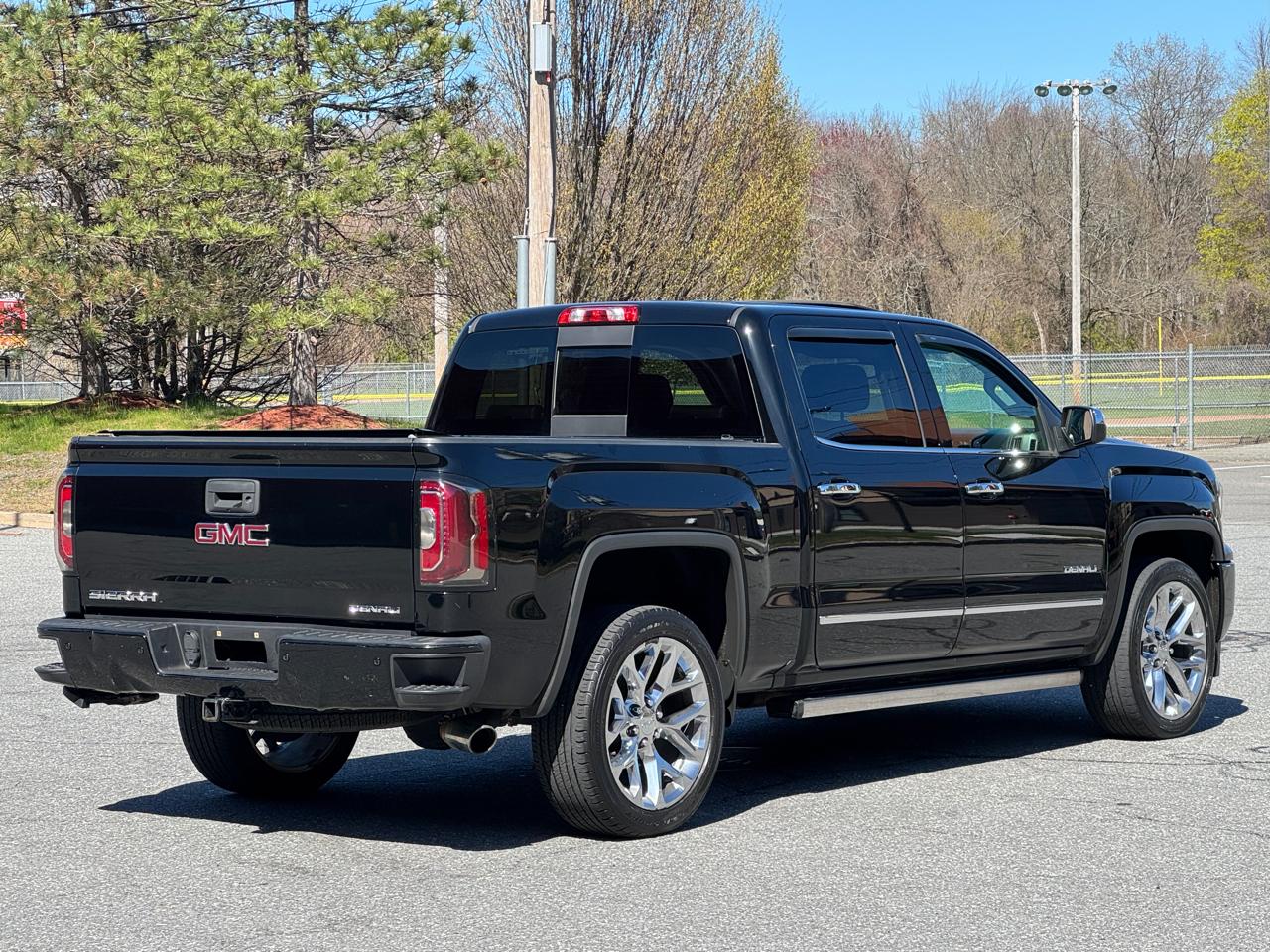 GMC Sierra 1500 4WD Crew Cab 143.5" Denali 2018