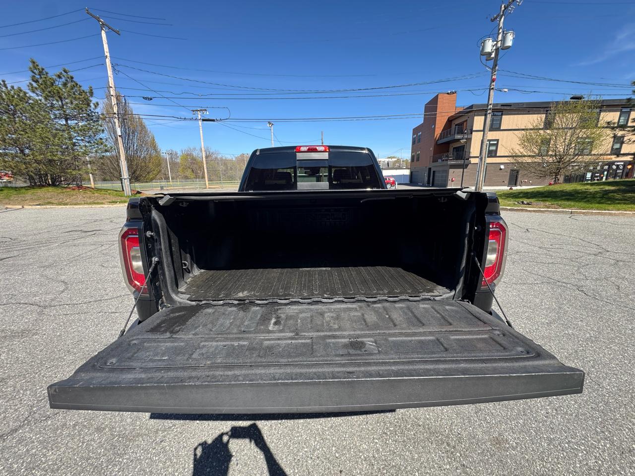 GMC Sierra 1500 4WD Crew Cab 143.5" Denali 2018