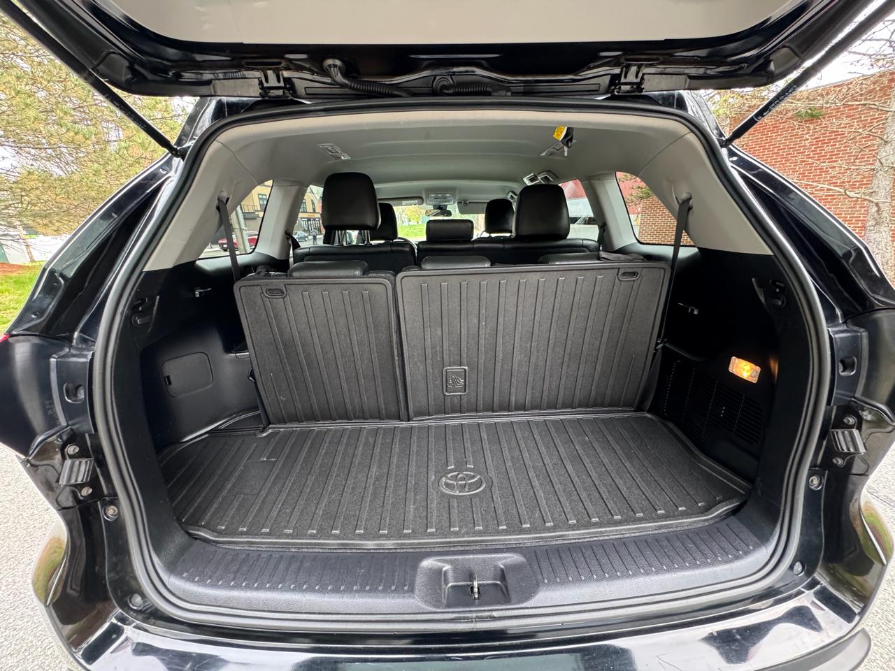 Toyota Highlander 4dr V6 4WD w/3rd Row (Natl) 2018