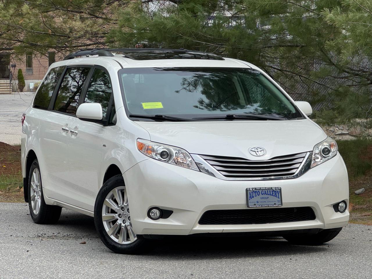Toyota Sienna XLE Premium AWD 7-Passenger (Natl) 2017