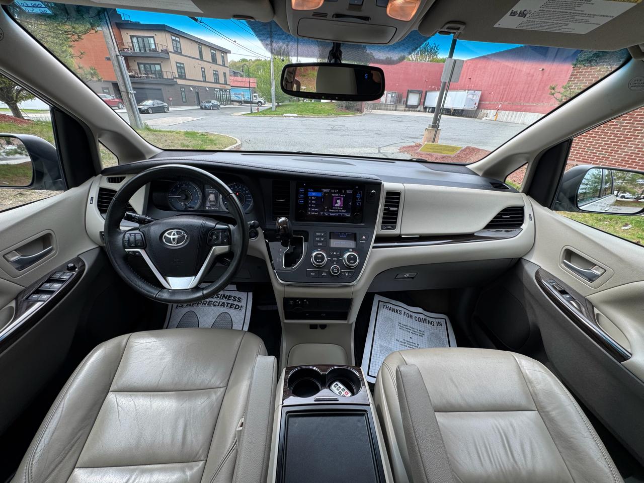 Toyota Sienna XLE Premium AWD 7-Passenger (Natl) 2017