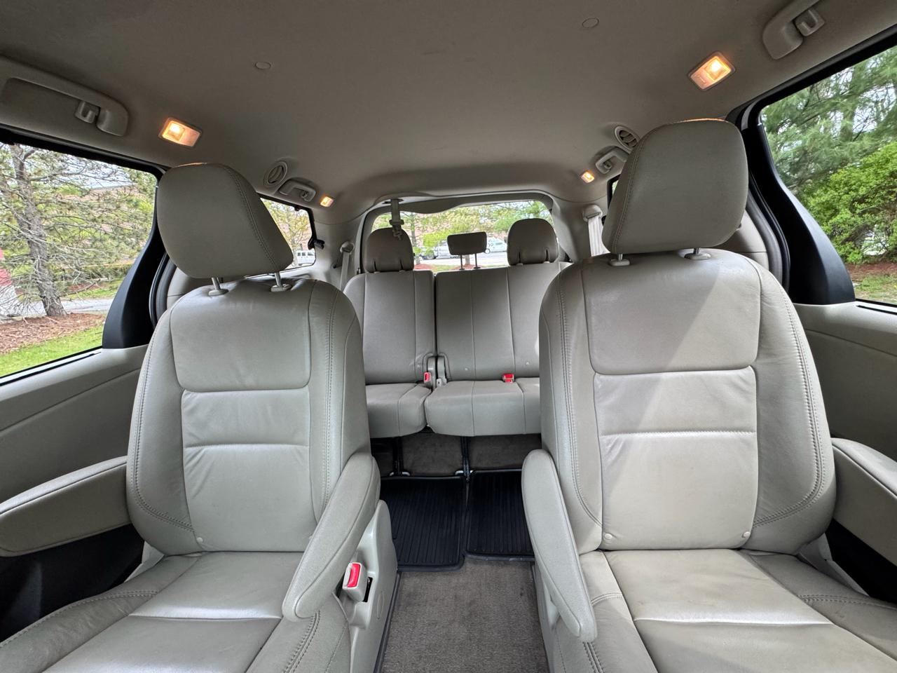 Toyota Sienna XLE Premium AWD 7-Passenger (Natl) 2017