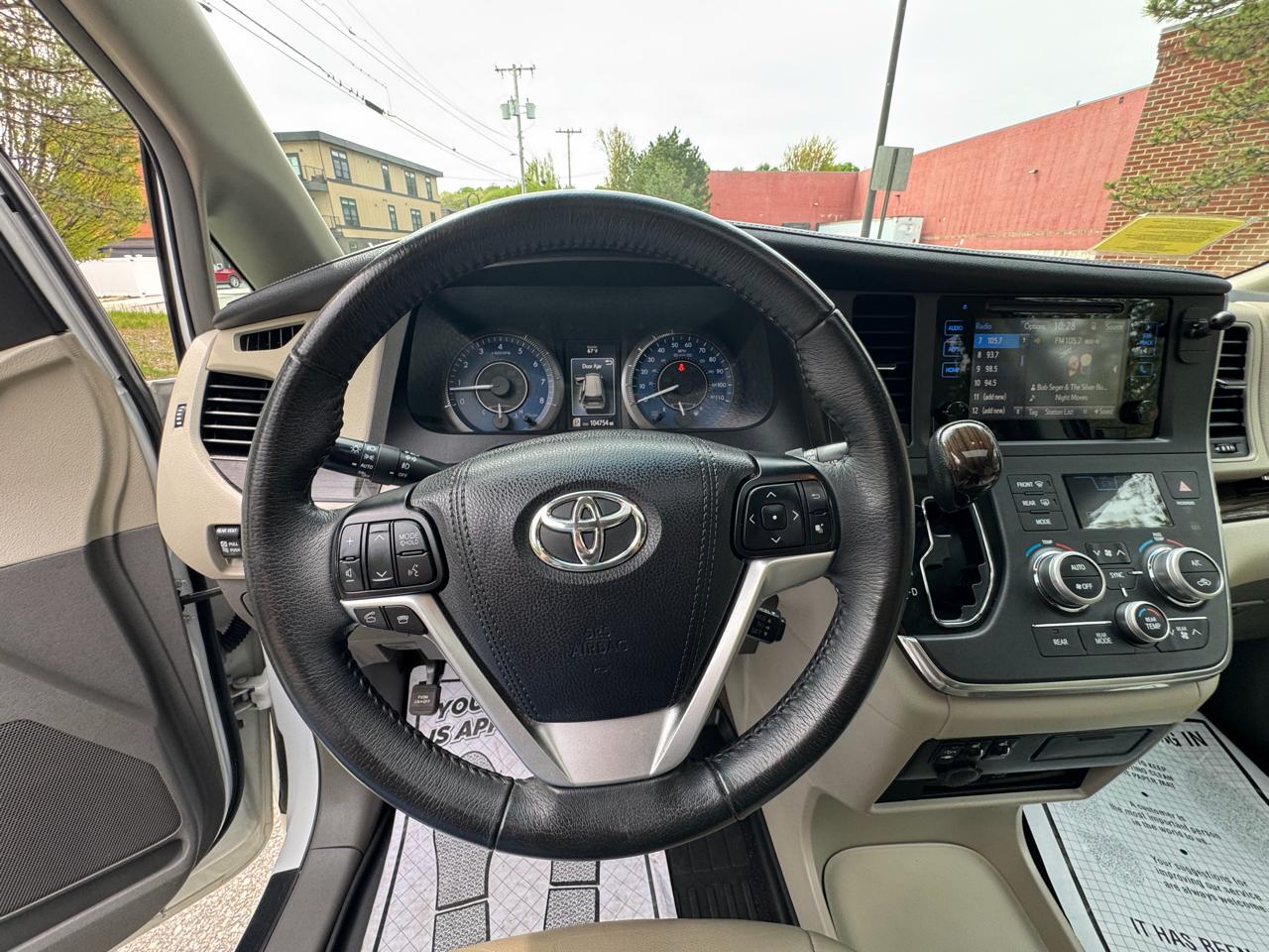 Toyota Sienna XLE Premium AWD 7-Passenger (Natl) 2017