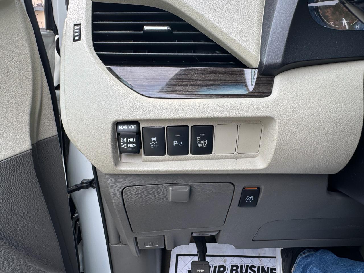 Toyota Sienna XLE Premium AWD 7-Passenger (Natl) 2017