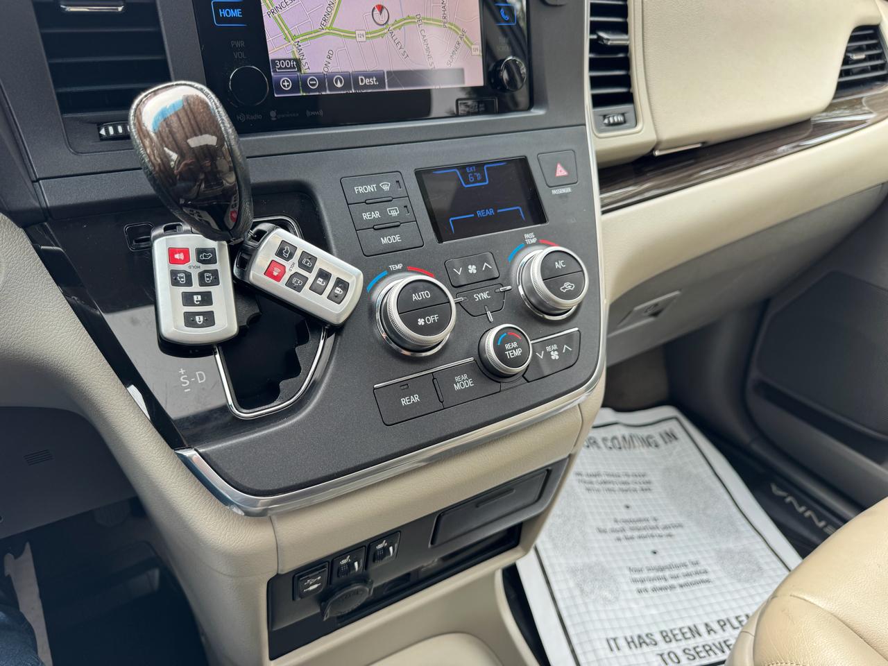 Toyota Sienna XLE Premium AWD 7-Passenger (Natl) 2017