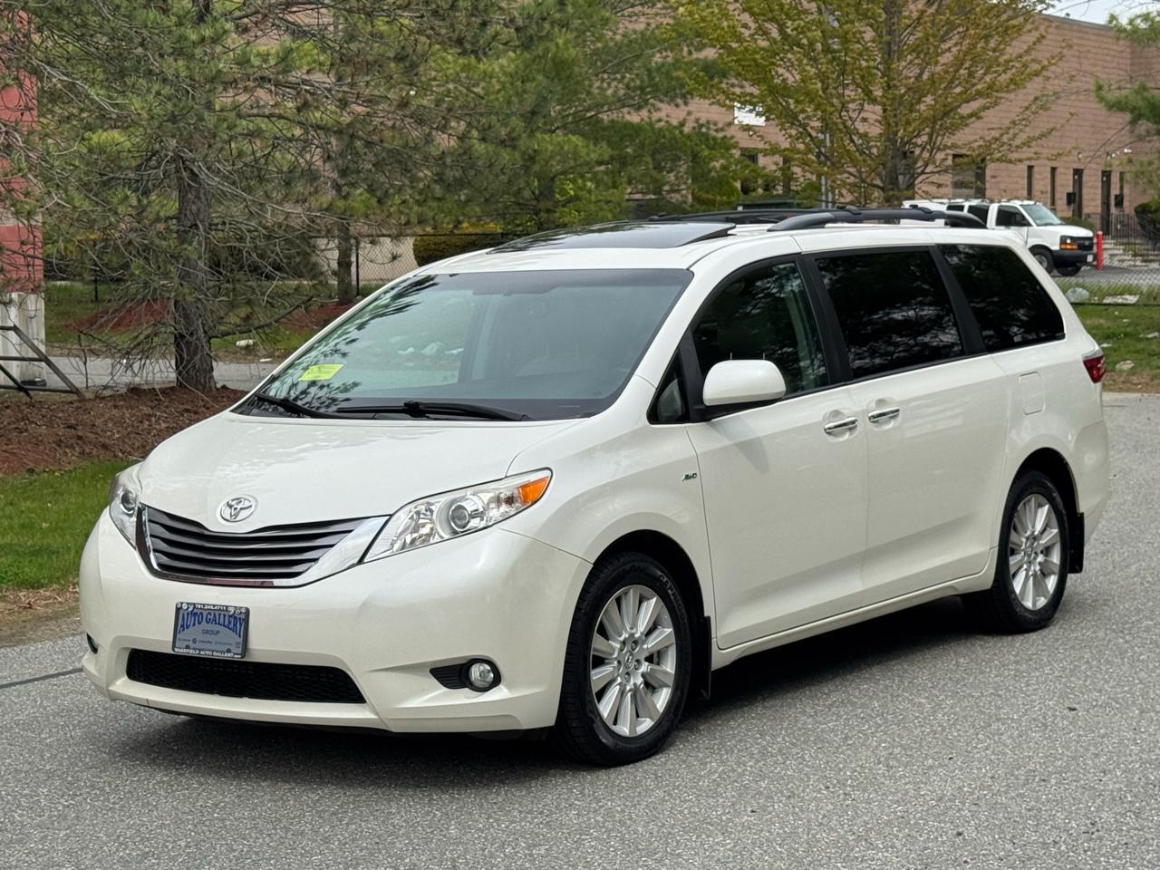 Toyota Sienna XLE Premium AWD 7-Passenger (Natl) 2017