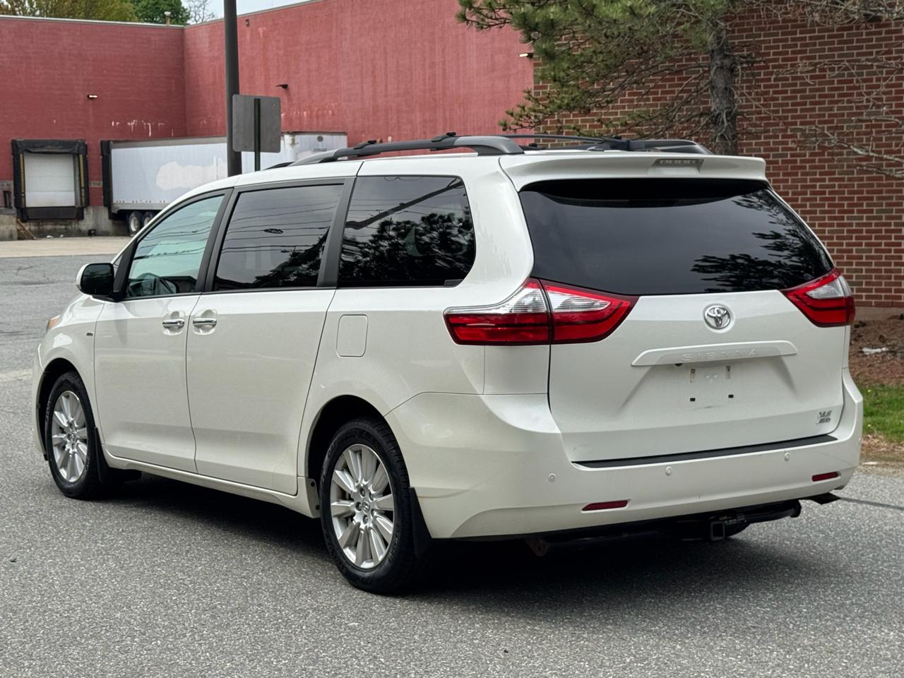 Toyota Sienna XLE Premium AWD 7-Passenger (Natl) 2017