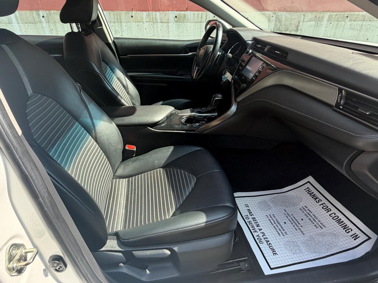 Toyota Camry SE Auto (Natl) 2020