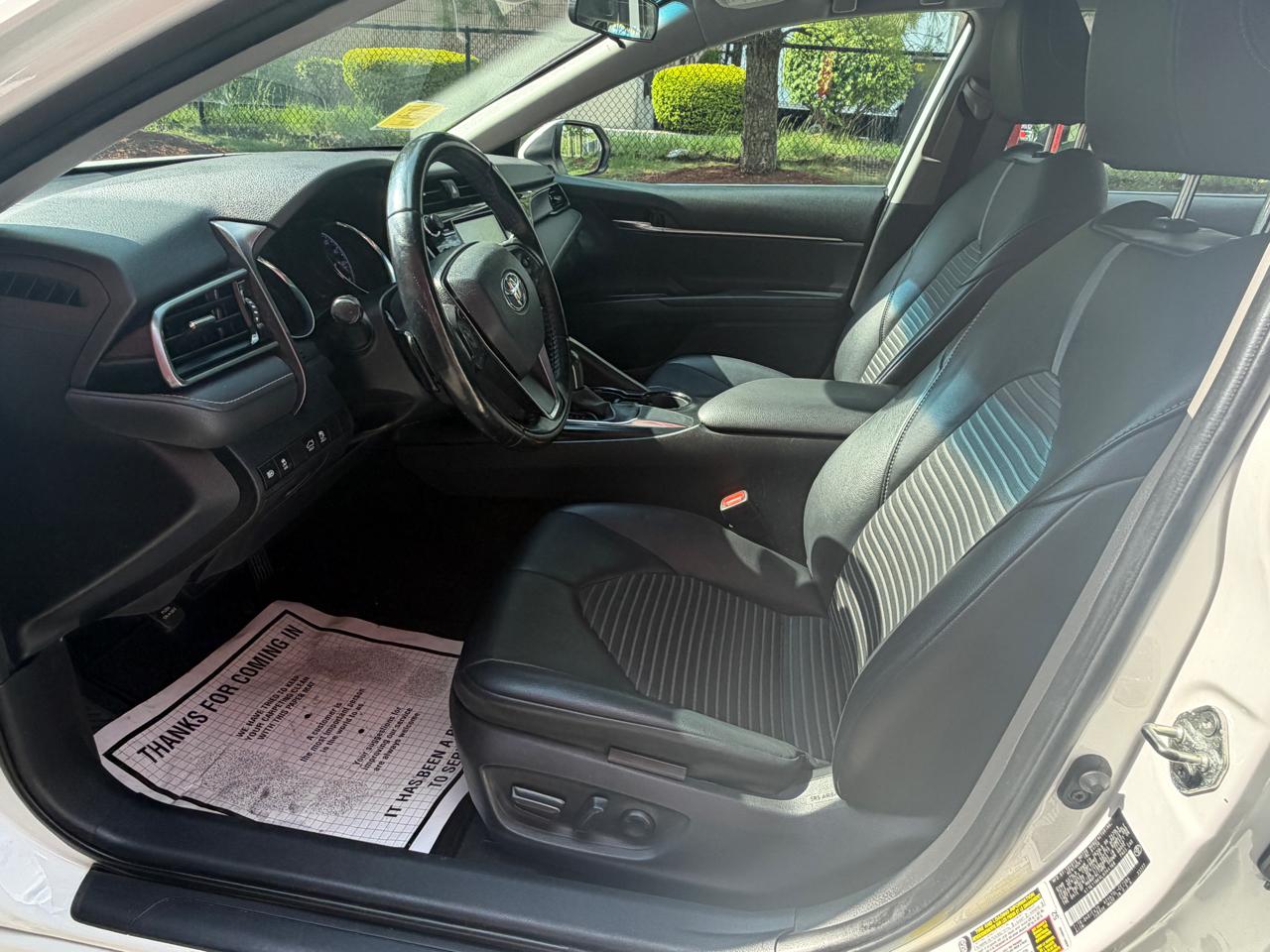 Toyota Camry SE Auto (Natl) 2020