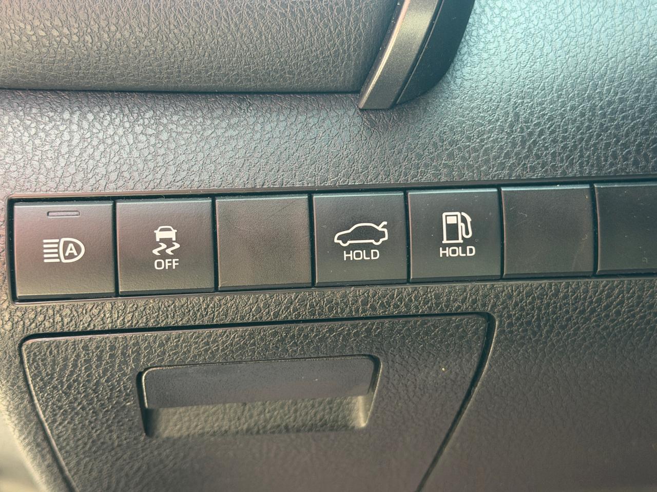 Toyota Camry SE Auto (Natl) 2020