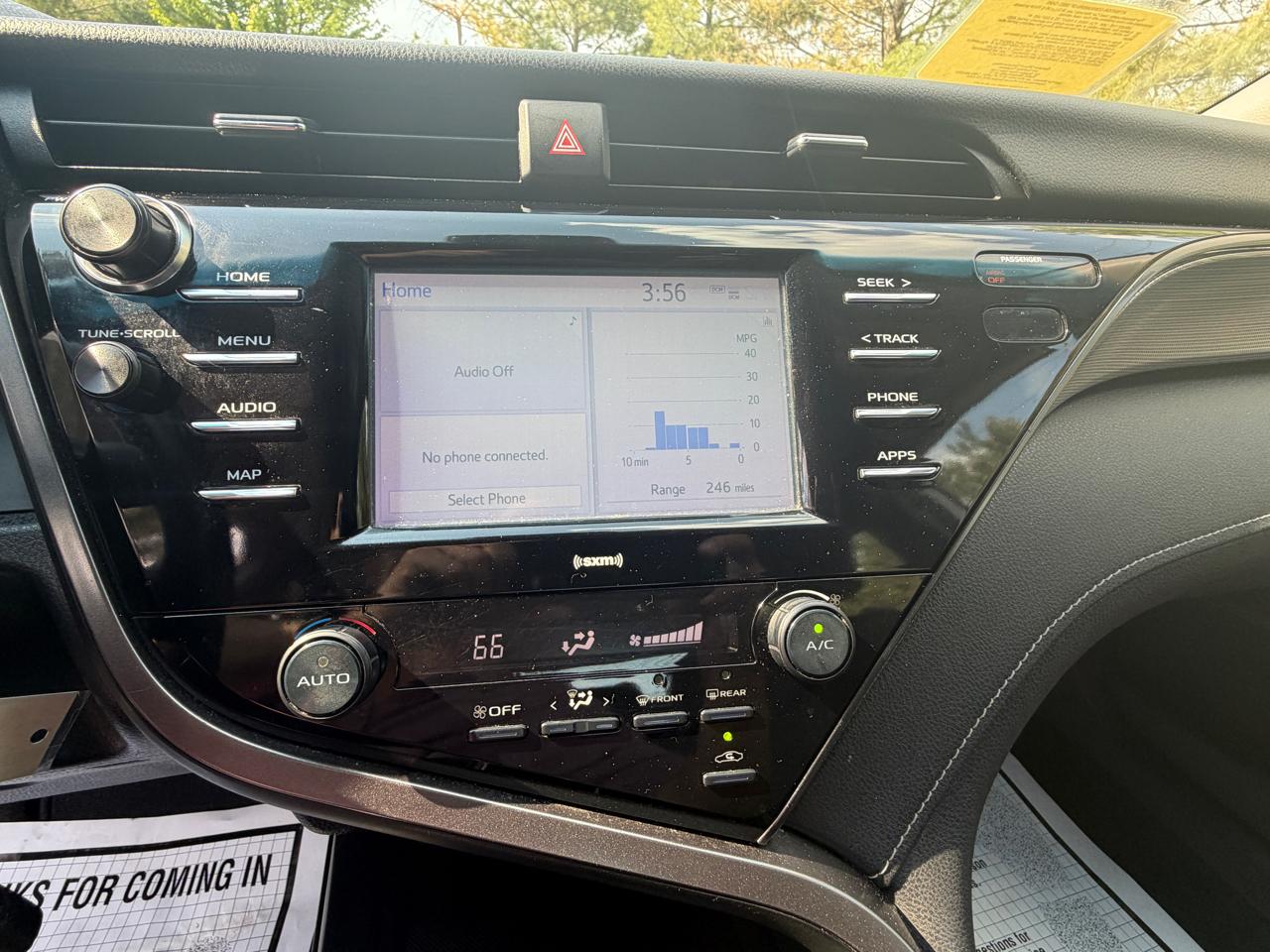 Toyota Camry SE Auto (Natl) 2020