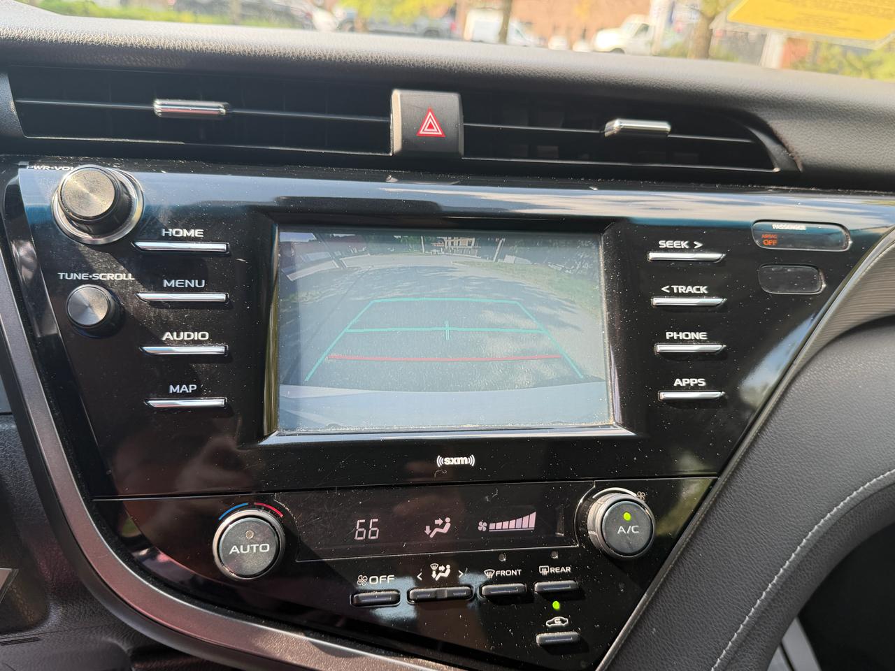 Toyota Camry SE Auto (Natl) 2020