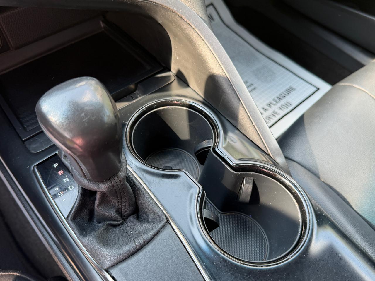 Toyota Camry SE Auto (Natl) 2020