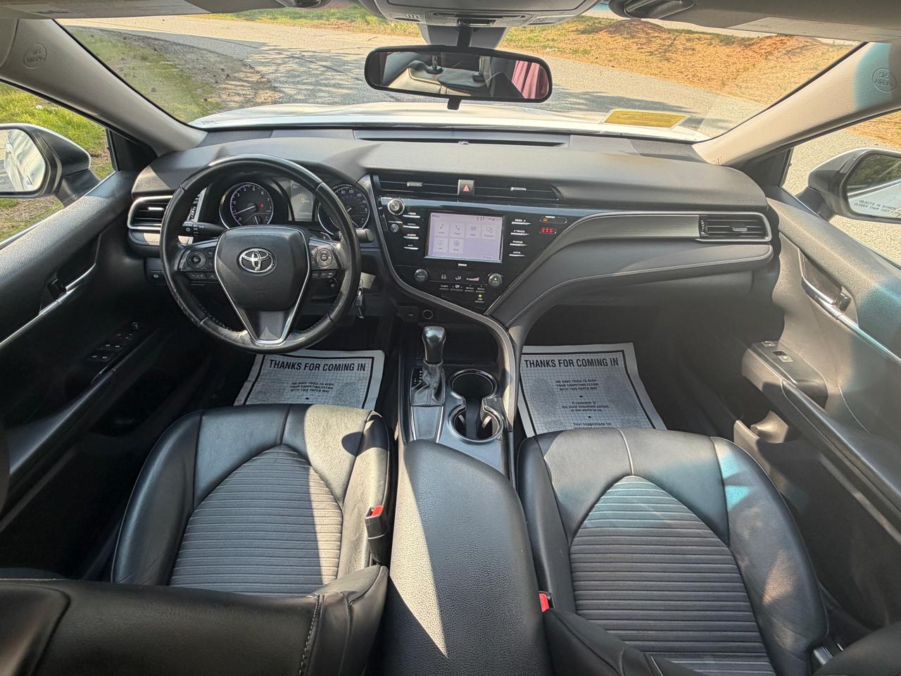 Toyota Camry SE Auto (Natl) 2020