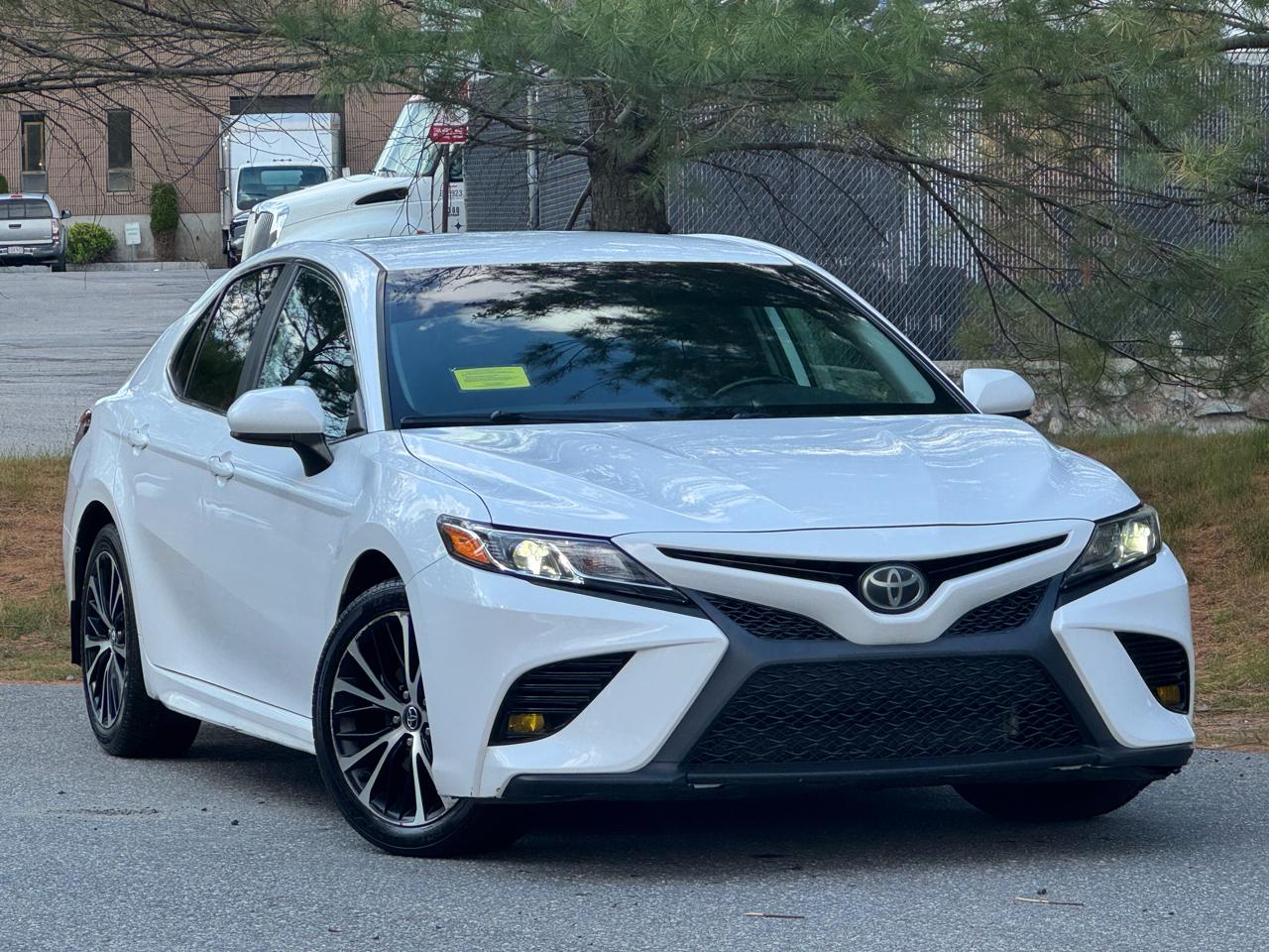 Toyota Camry SE Auto (Natl) 2020