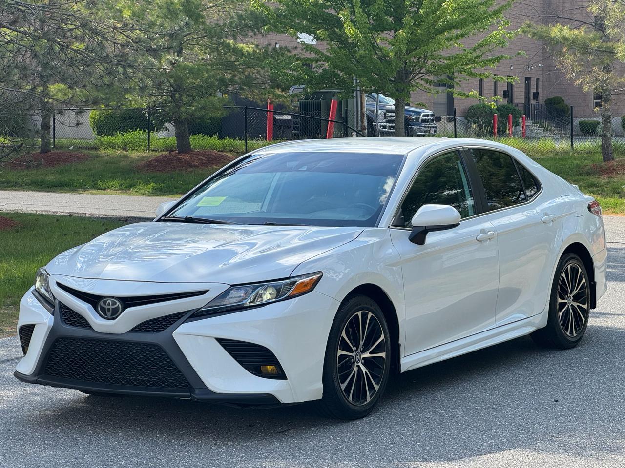 Toyota Camry SE Auto (Natl) 2020