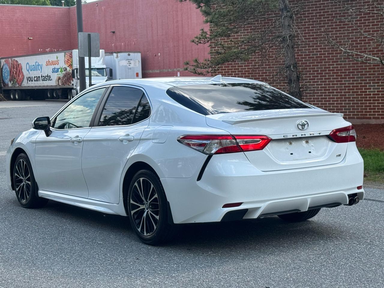 Toyota Camry SE Auto (Natl) 2020