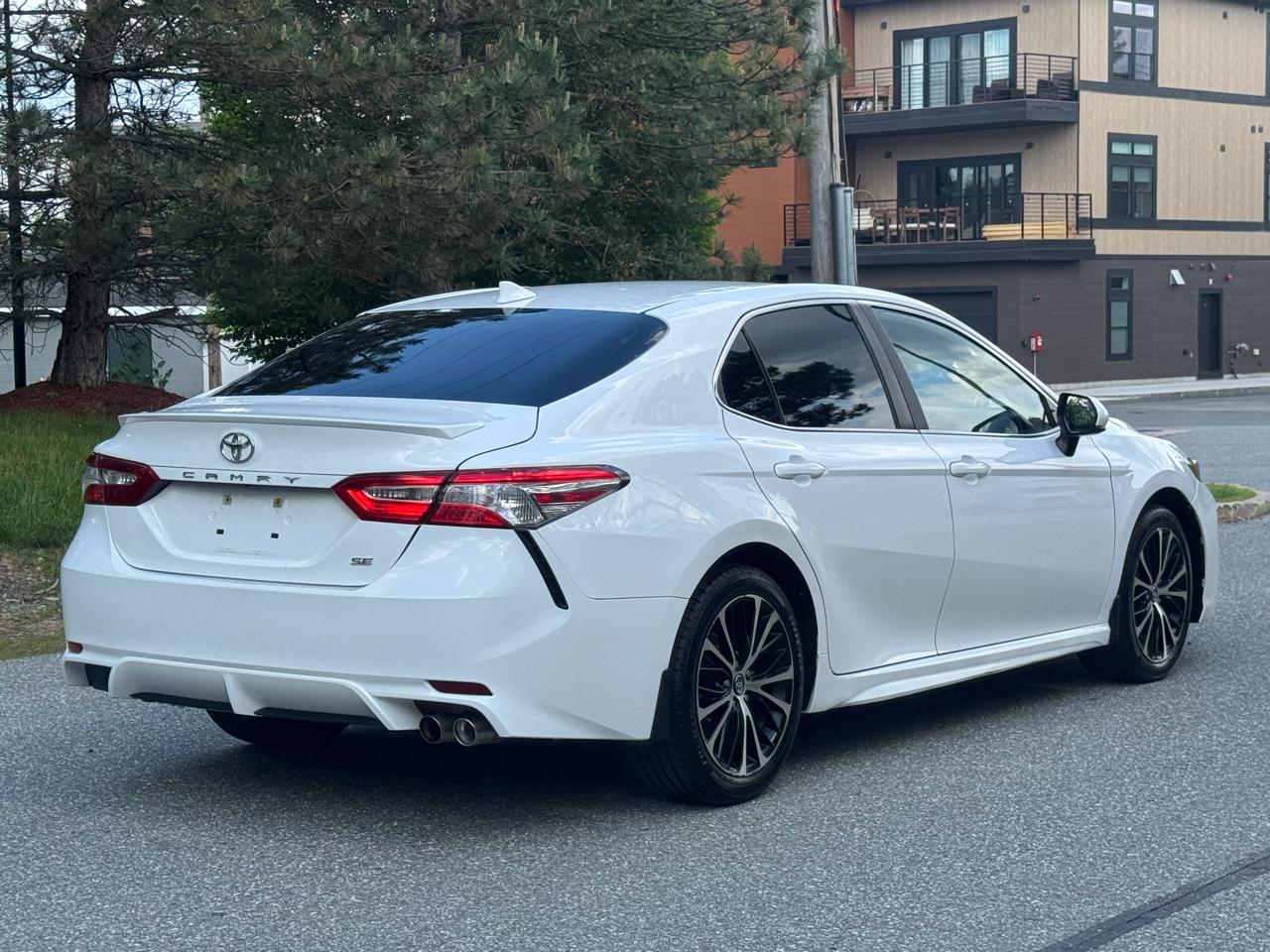 Toyota Camry SE Auto (Natl) 2020