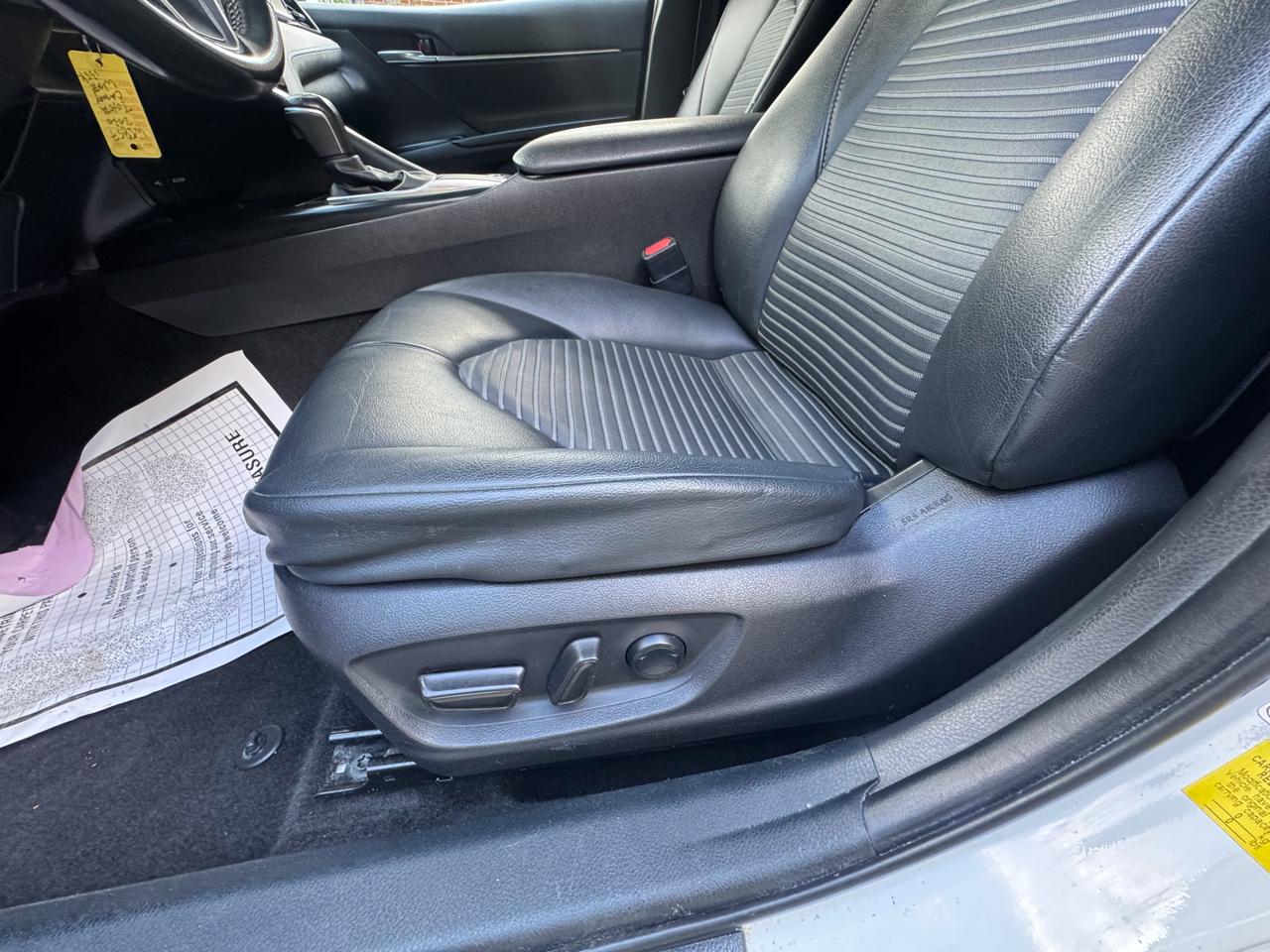 Toyota Camry SE Auto (Natl) 2020