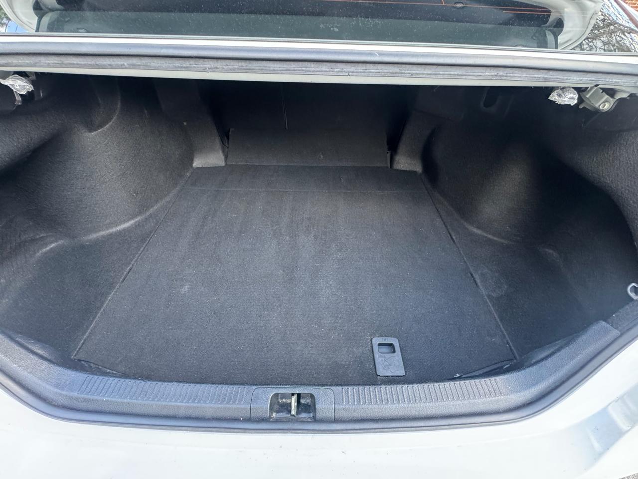 Toyota Camry SE Auto (Natl) 2020