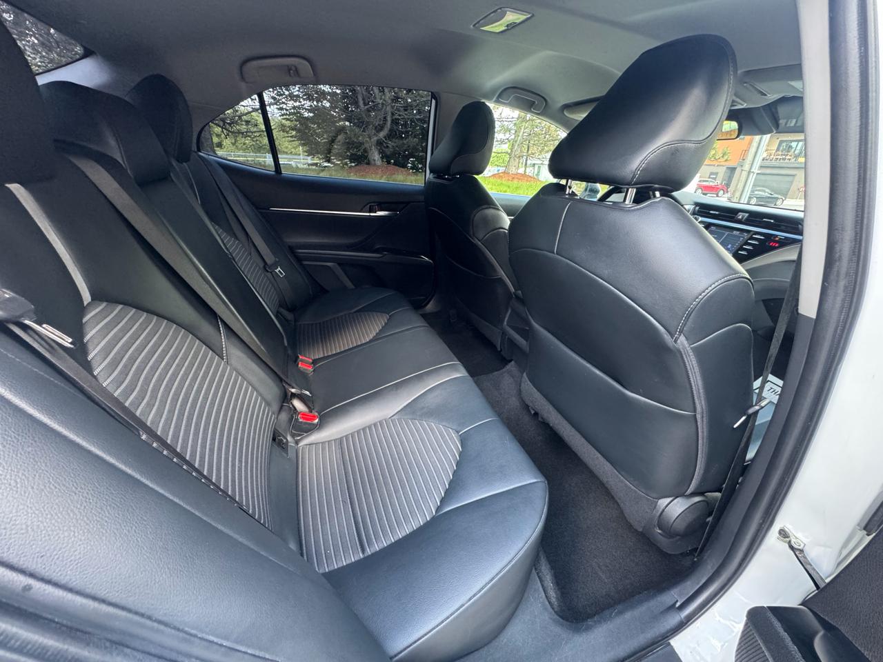 Toyota Camry SE Auto (Natl) 2020