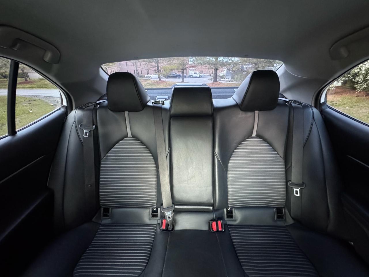 Toyota Camry SE Auto (Natl) 2020