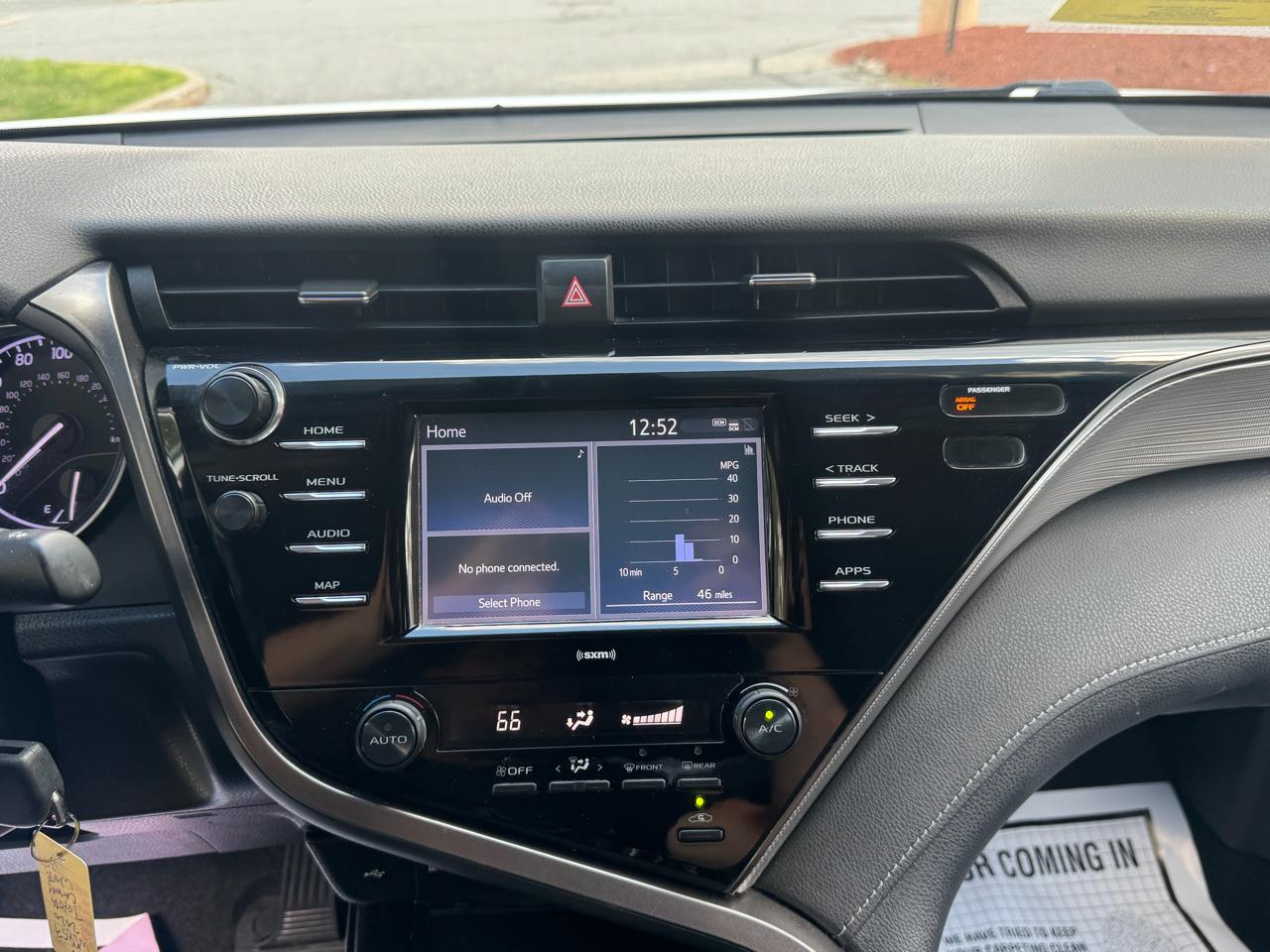Toyota Camry SE Auto (Natl) 2020