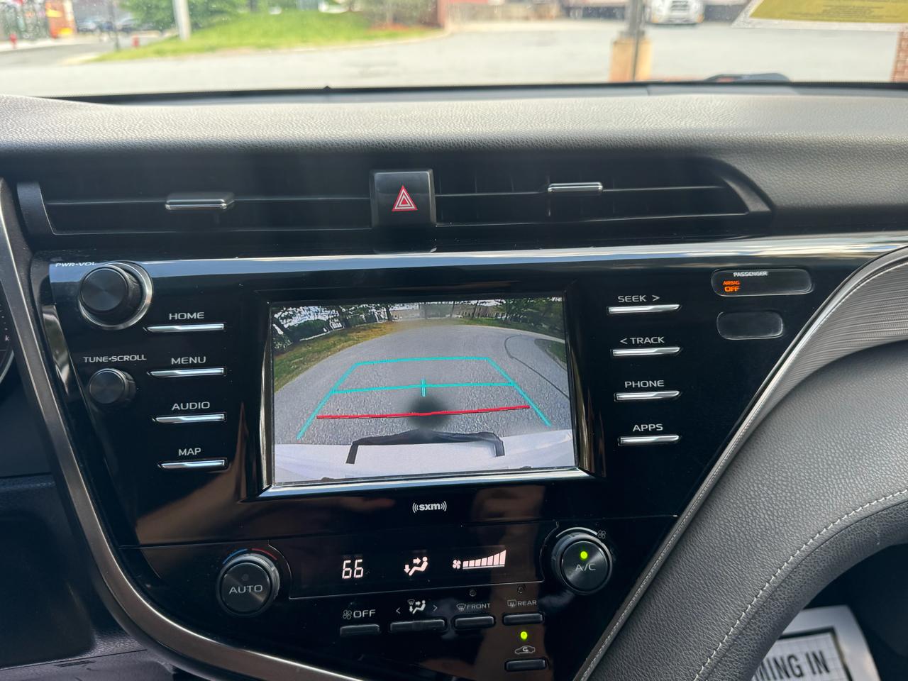 Toyota Camry SE Auto (Natl) 2020