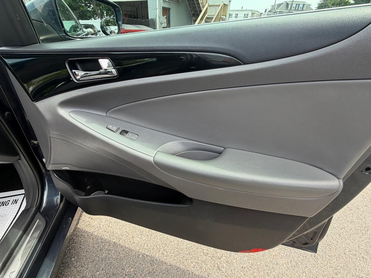 Hyundai Sonata 4dr Sdn 2.4L Auto Limited PZEV 2013