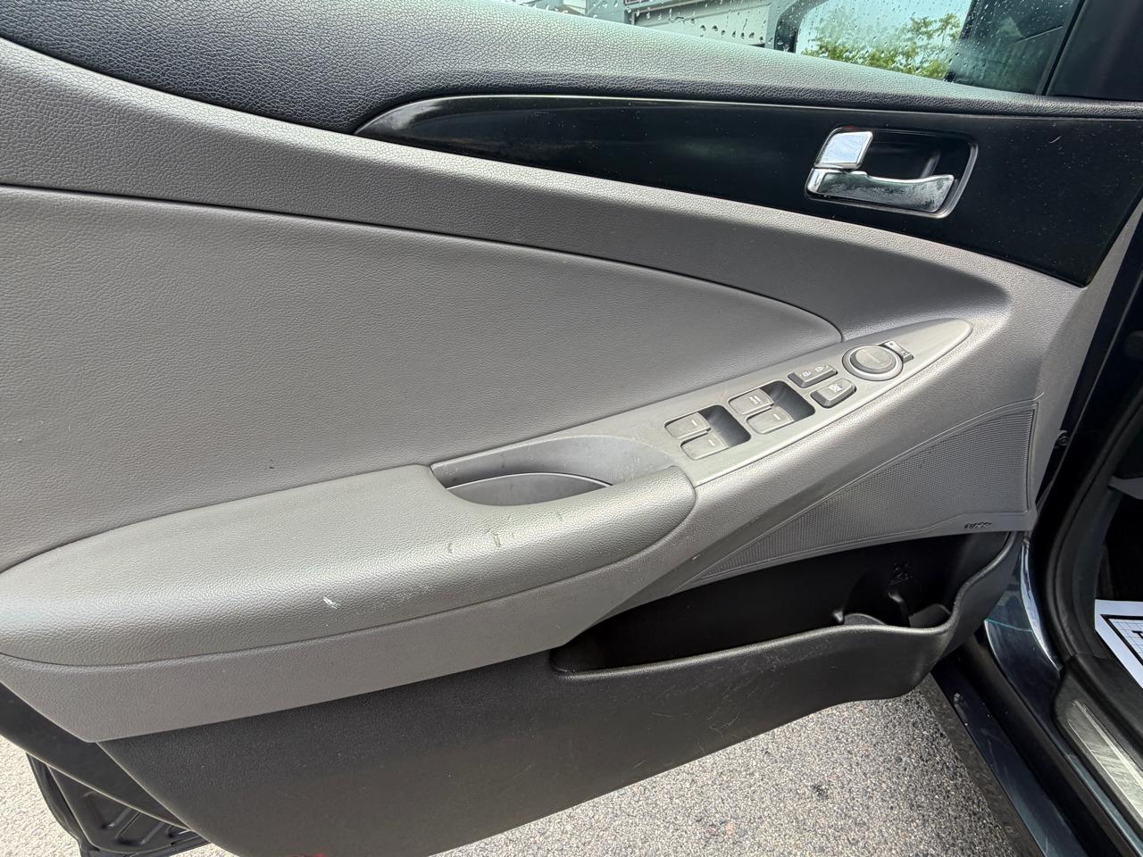 Hyundai Sonata 4dr Sdn 2.4L Auto Limited PZEV 2013